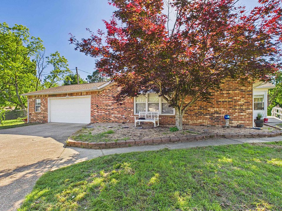 1st image of 920 Shay Dr