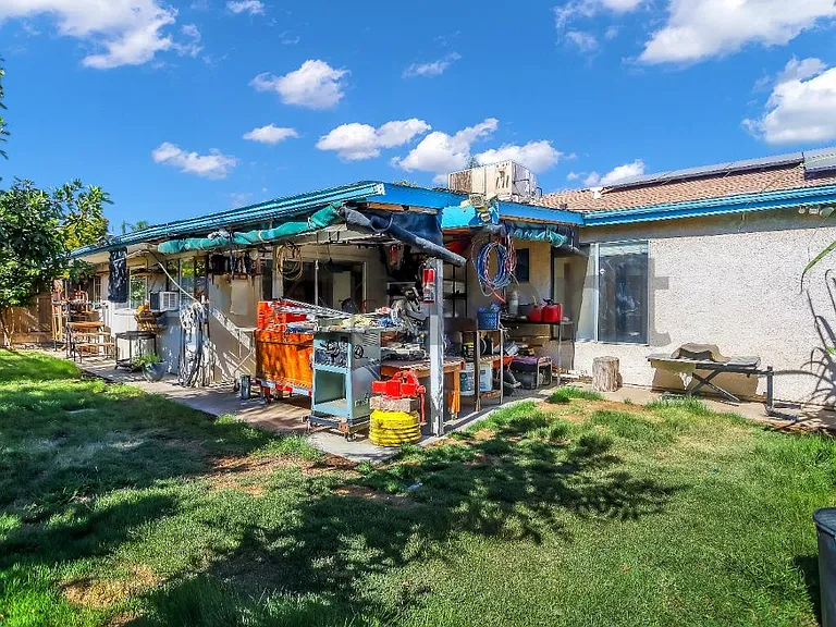 2411 Berry St — Photo 23