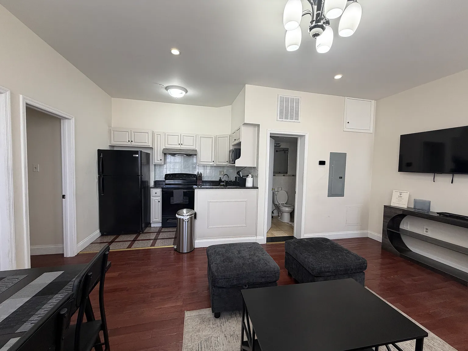 2 bed, 700 sqft, $1,750 — Photo 3