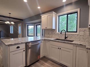 122 1st St, Valparaiso, NE 68065