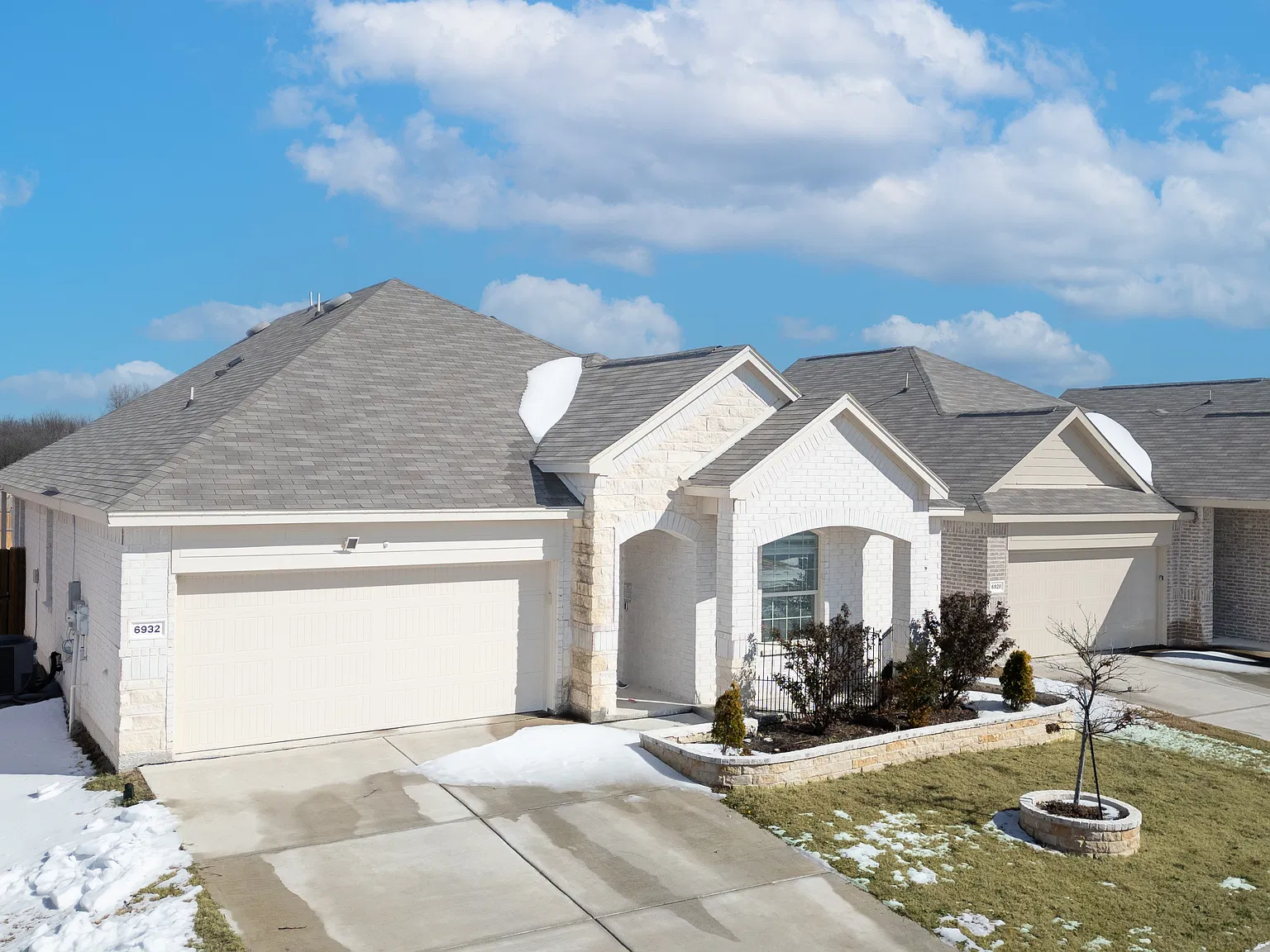 4 bed, 1998 sqft, $2,500 — Photo 1