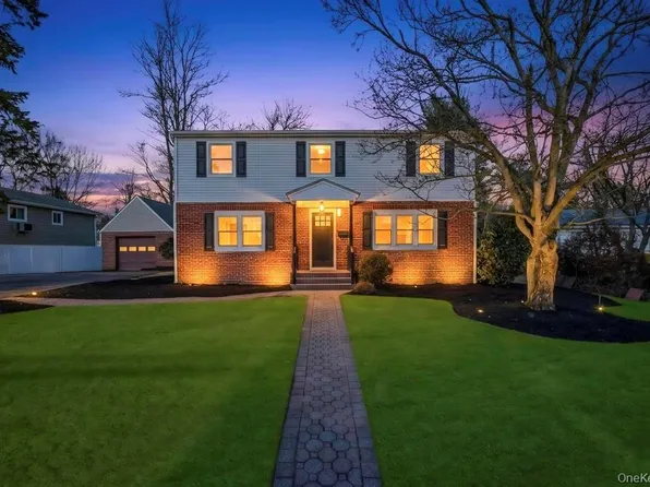 27 Landscape Drive, Wheatley Heights, NY 11798