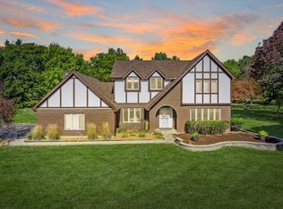 41W622 Holly Ct, Saint Charles, IL