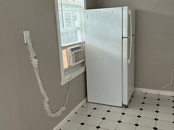 2nd image of 715 8th Ave N #715
