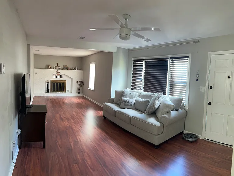 11615 W 68th Pl — Photo 3
