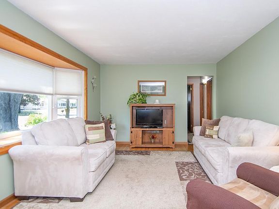 5th image of 2601 S Heights Dr NW