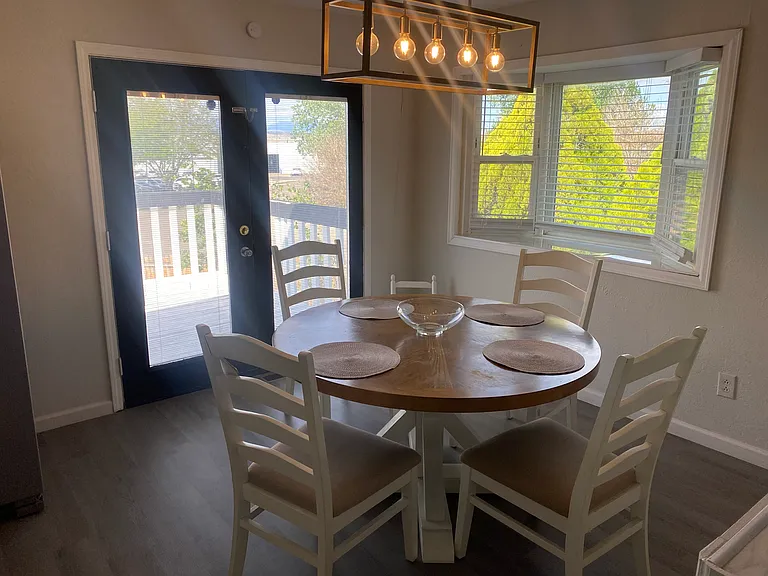 4017 Valley Dr — Photo 2