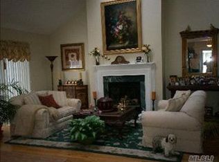 124 Scenic Lake Dr, Riverhead, NY 11901