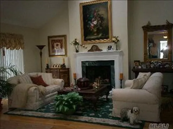 124 Scenic Lake Dr, Riverhead, NY 11901