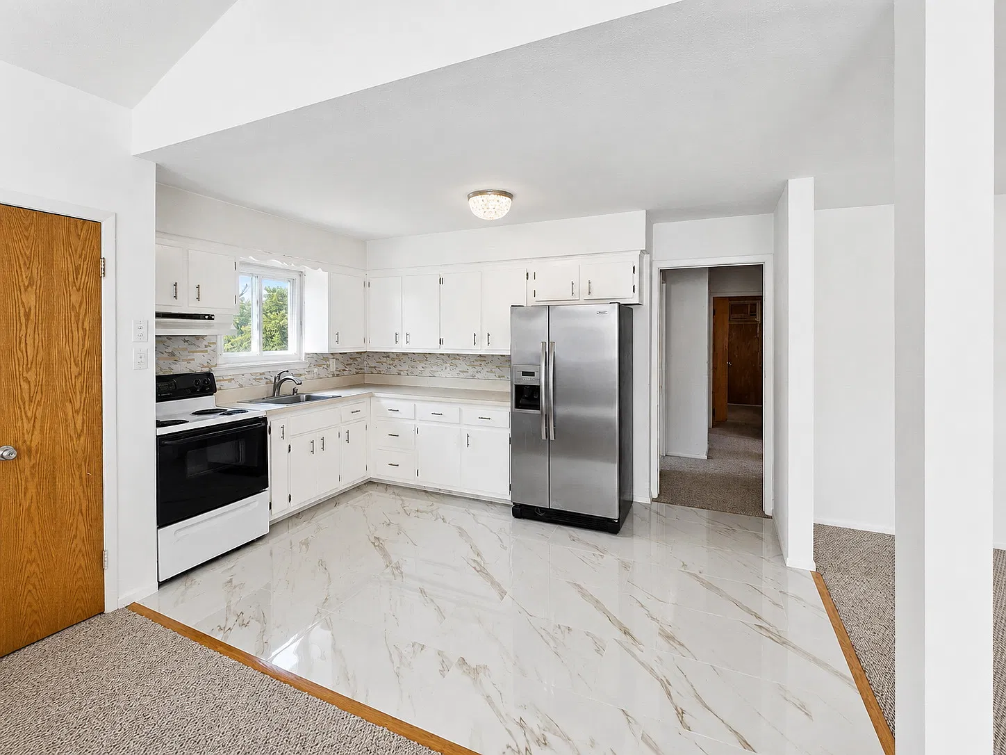 3 bed, 2218 sqft, $3,650 — Photo 2