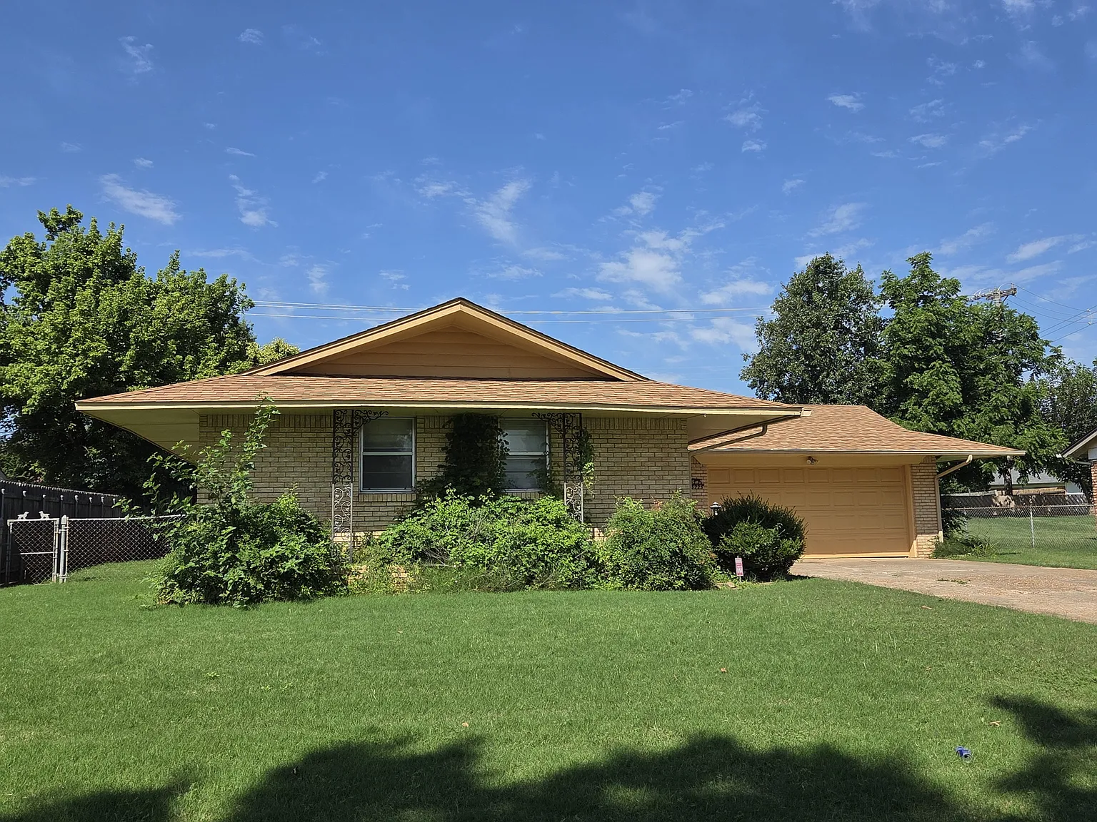 3225 N Ridgewood Dr(FWI) - 1 — Photo 1