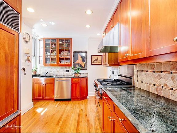 3rd image of 4 E 95th St #8B