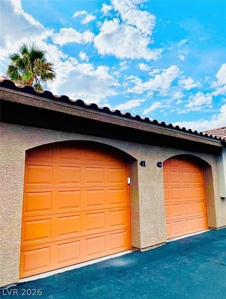 2 bed, 2.0 bath, 1073 sqft, $1,395 — Photo 1