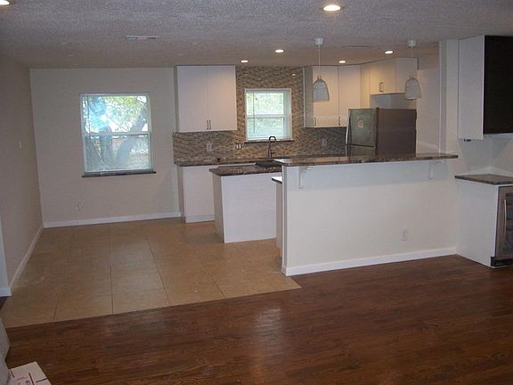 3rd image of 1505 Iroquois Dr