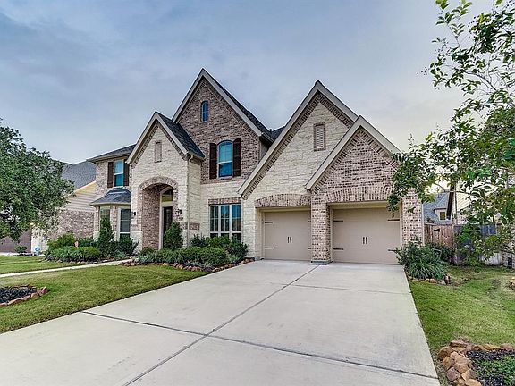 3rd image of 2807 Carriage Hollow Ln