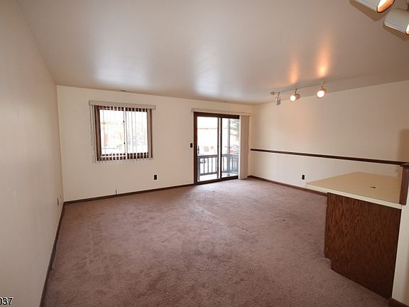 3rd image of 1 Sugar Loaf Ct Unit 3