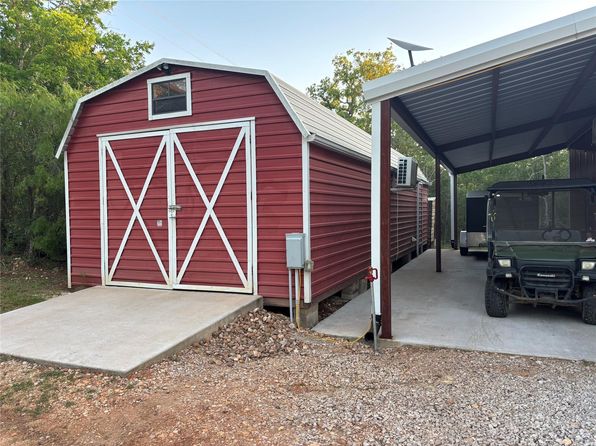 194 Mineral Springs Rd, Lockhart, TX 78644