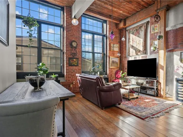 15 Higgins St APT 207, Smithfield, RI 02917