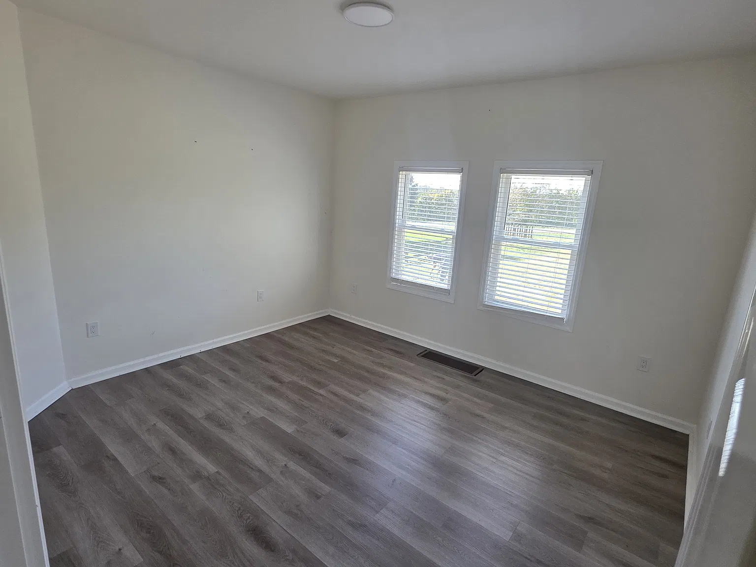 4 bed, 1608 sqft, $2,100 — Photo 2
