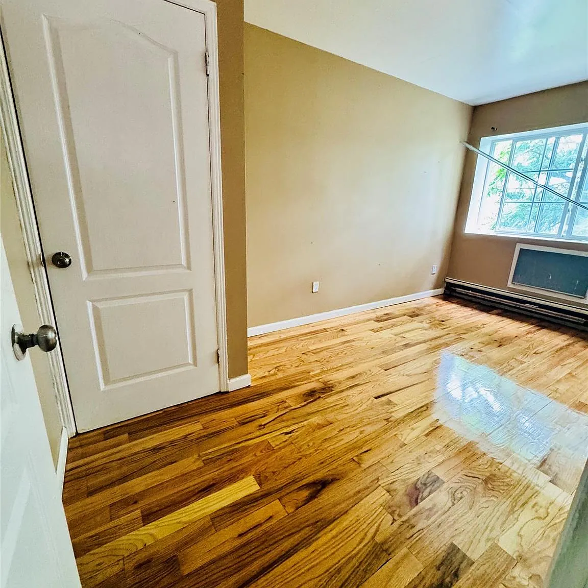 3 bed, 1.5 bath, 960 sqft, $3,000 — Photo 3