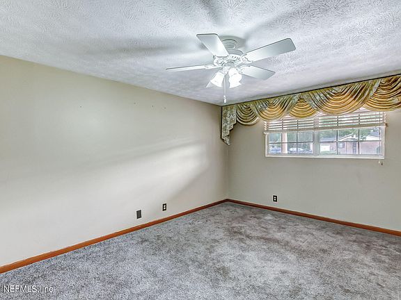 3rd image of 2303 COURTNEY Drive