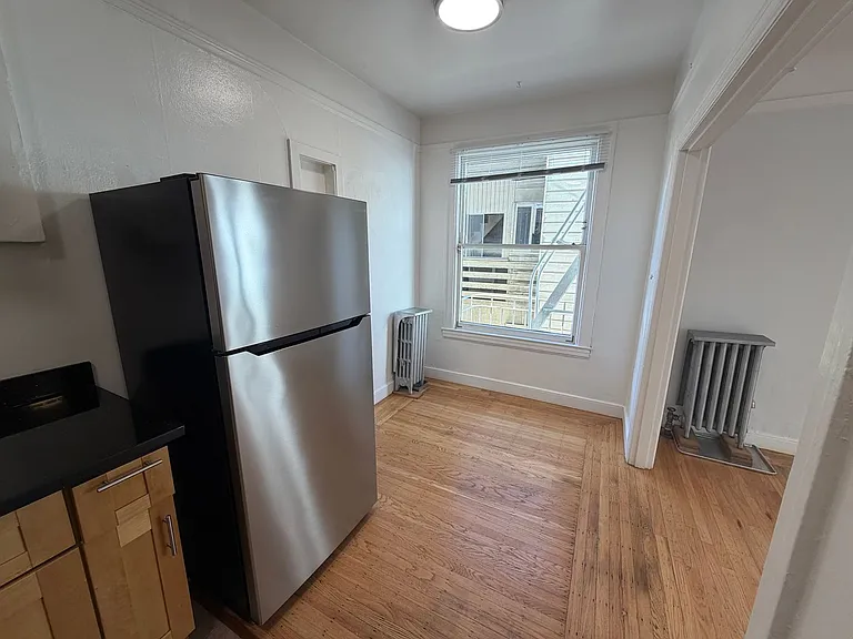 1635 Jones St — Photo 11