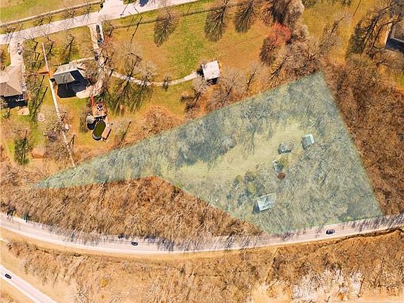 3rd image of 13770 Blue Pkwy