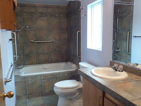 4th image of 743 NE Navaho Ct