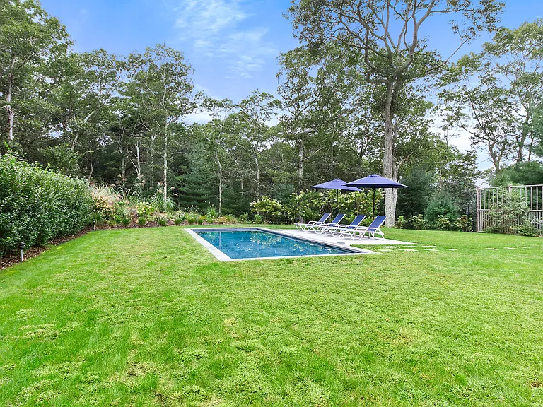 723 Hands Creek Rd — Photo 2