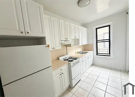 3 bed, $3,600 — Photo 1