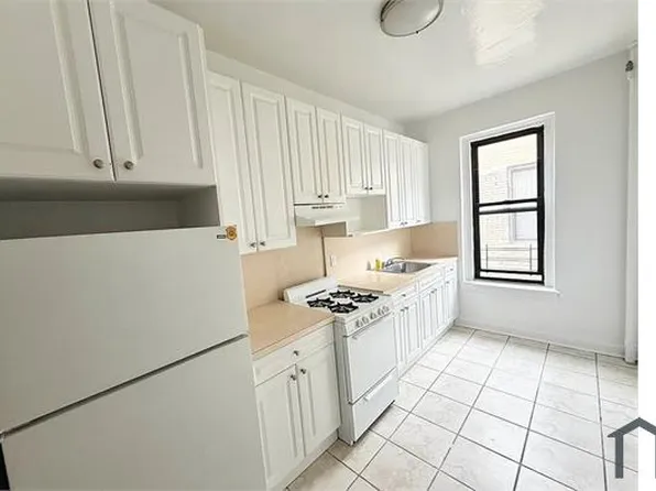 910 Thieriot Ave, Bronx, NY 10473