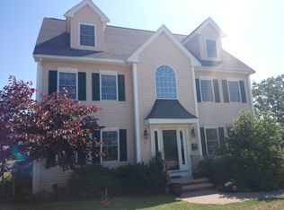 15 Willet St, West Roxbury, MA 02132