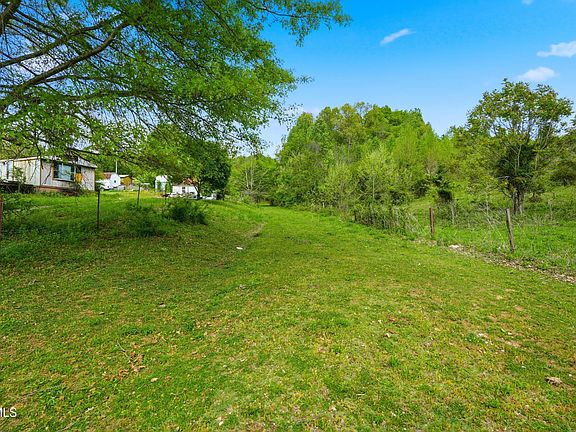 4th image of 2376 Middle Creek Rd