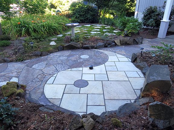 Yin-yang flagstone walkway
