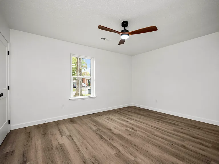 113 Locker Ct — Photo 16