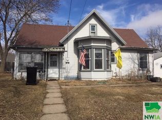 428 Summit St, Cherokee, IA 51012