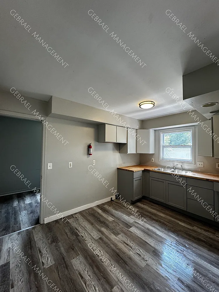 1489 W Princeton — Photo 4
