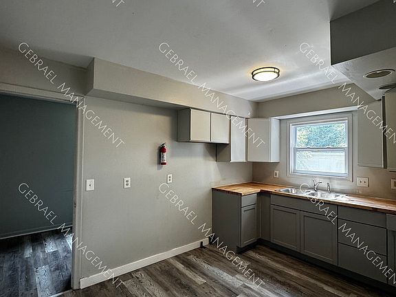 4th image of 1489 W Princeton Ave