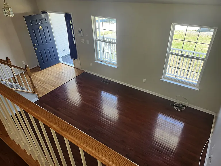 8 Pembroke Ln — Photo 3