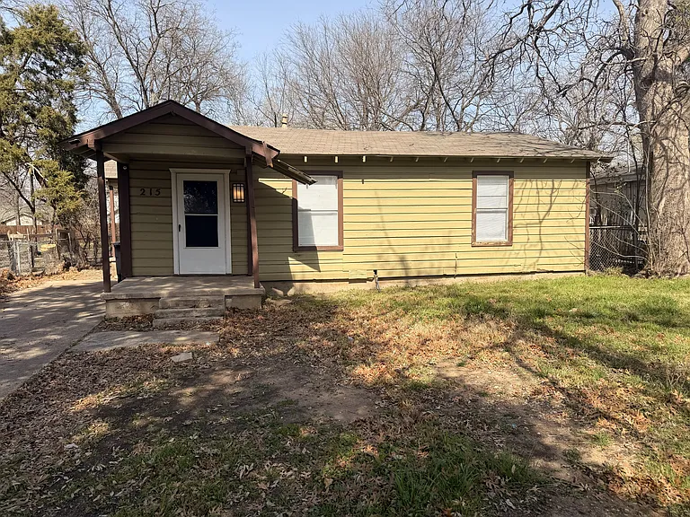 215 Guthrie St — Photo 12
