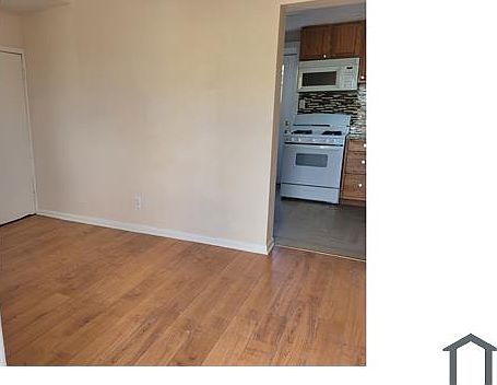 3rd image of 2850 Arapahoe St