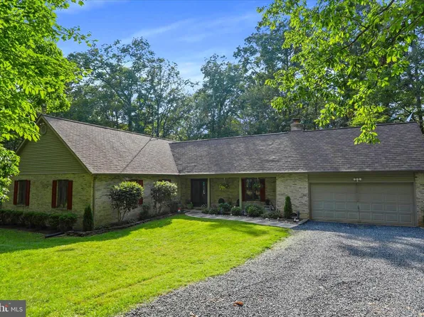 9387 Covenant Hill Ln, Marshall, VA 20115