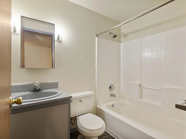 Dry Creek Apartments — Photo 26