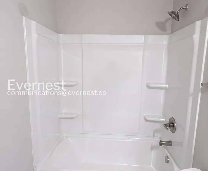 136 Culver St — Photo 21