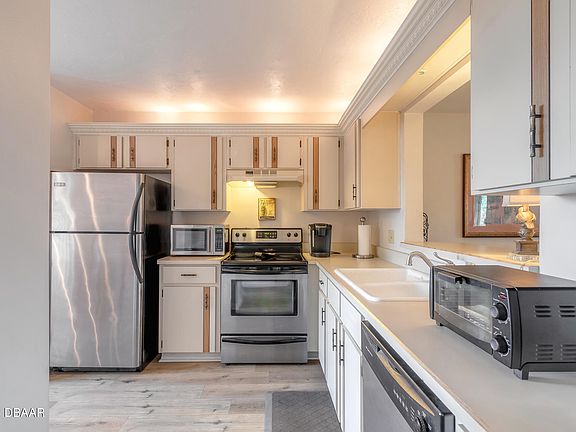 4th image of 120 Limewood Pl Unit 5