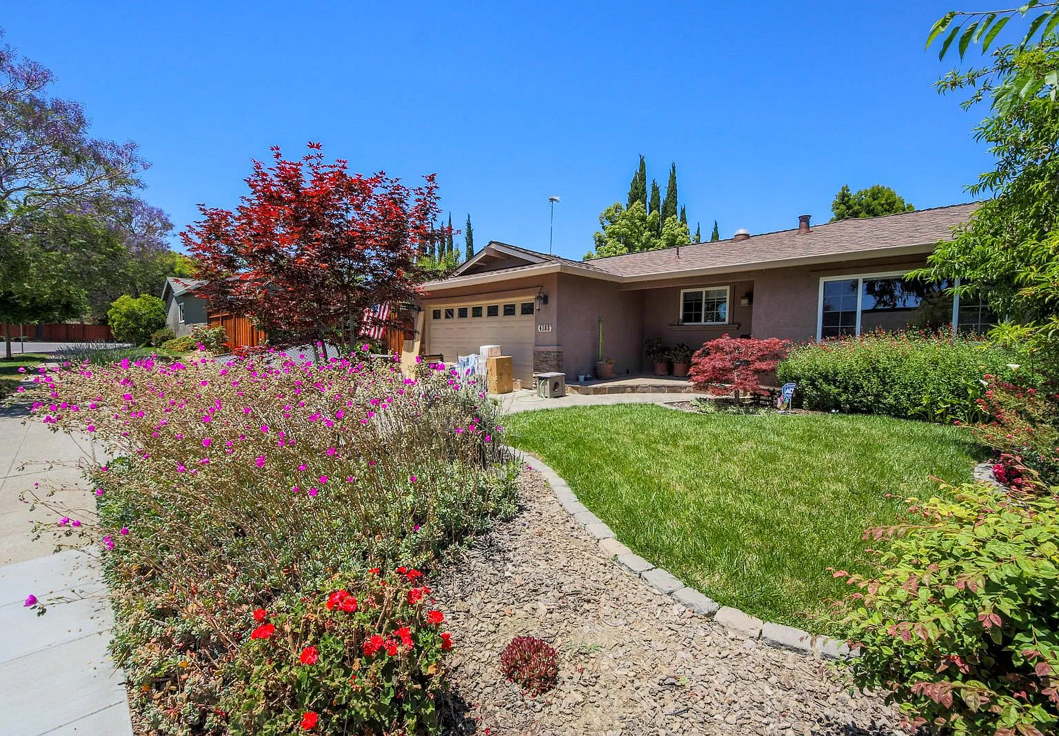 4 bed, 1802 sqft, $5,300 — Photo 3