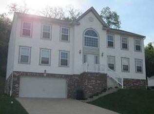 820 Emerald Dr, New Kensington, PA 15068