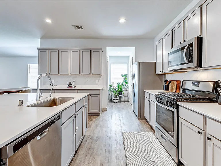 1731 William Scott St — Photo 15