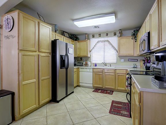 4th image of 8416 W Magnolia St