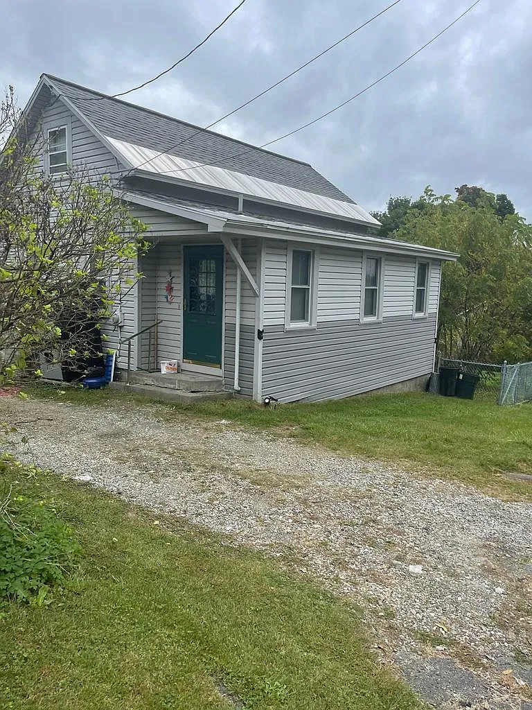 4 bed, 1.5 bath, 1378 sqft, $2,450 — Photo 2